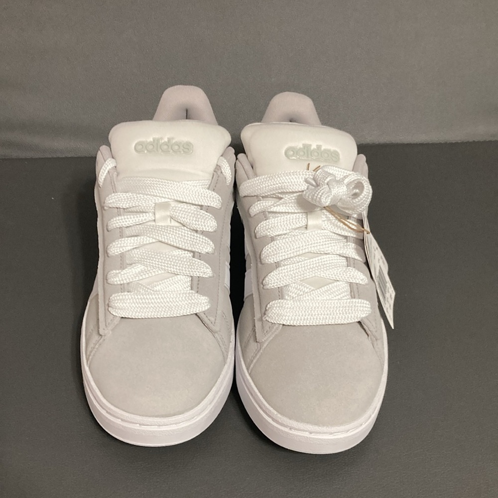 Adidas Grand Court Alpha 00s men’s 11
Grey seaside with white stripes - Picture 3 of 6